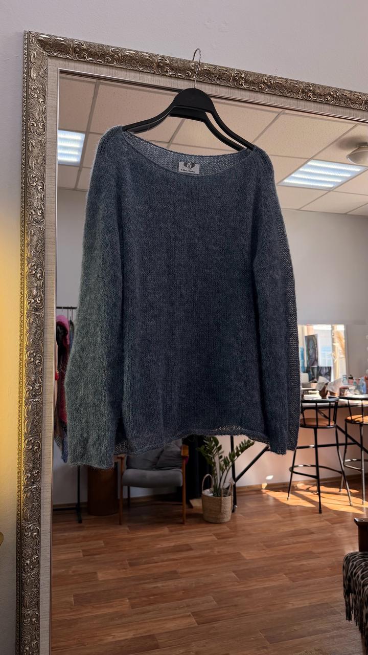 Вязаный свитер паутинка