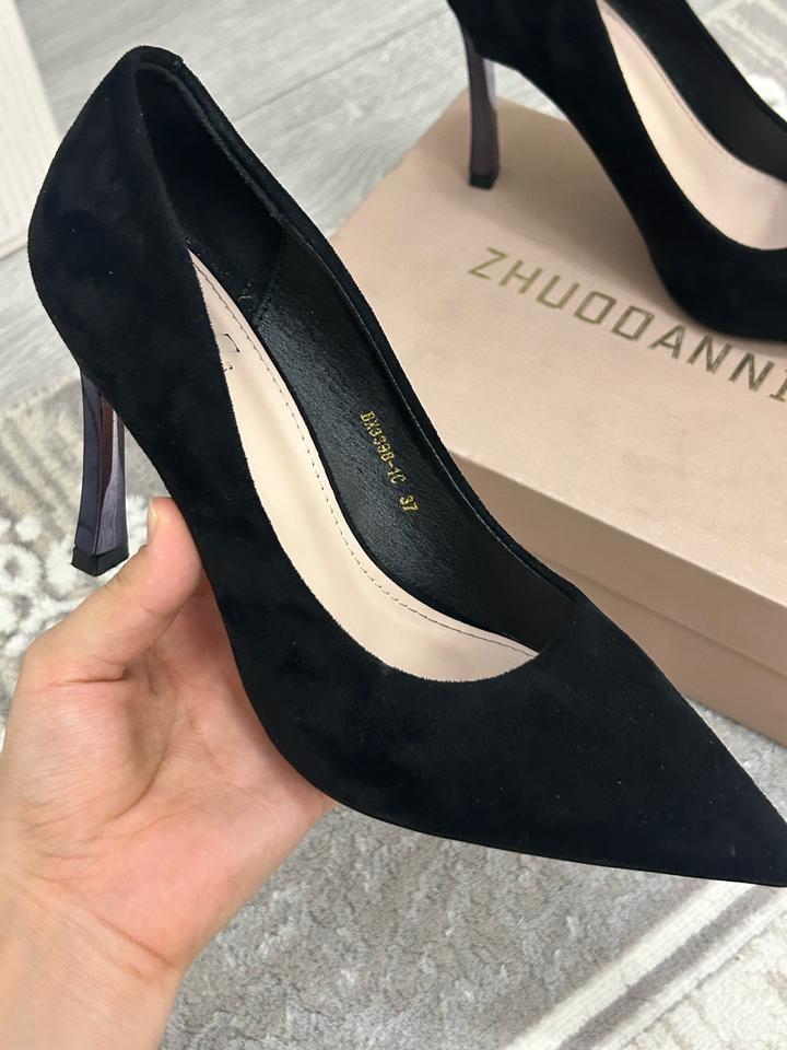 Черные замшевые туфли