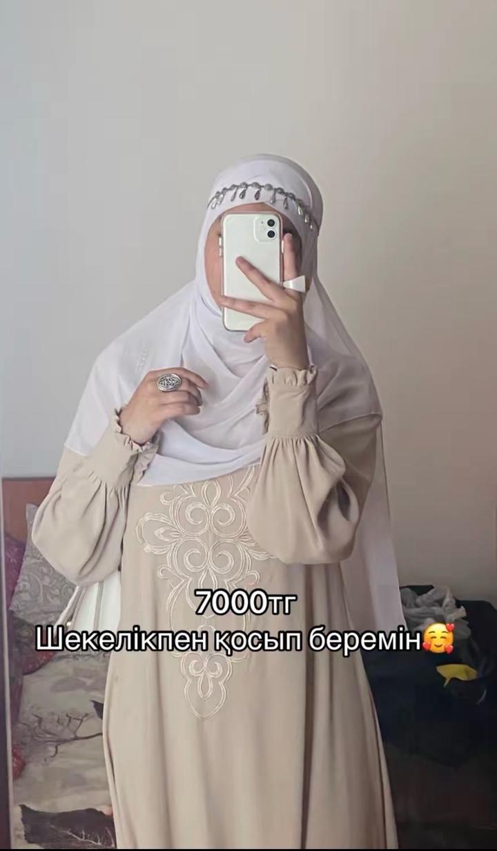 Платья