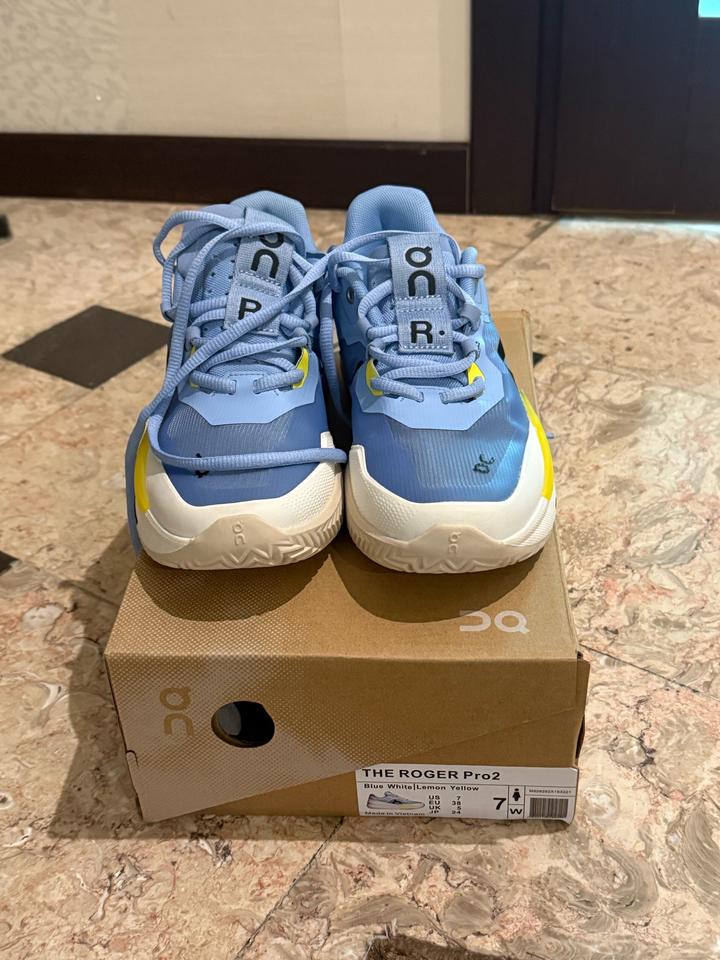 Кроссовки новые