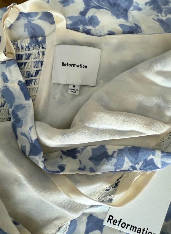Reformation Платье