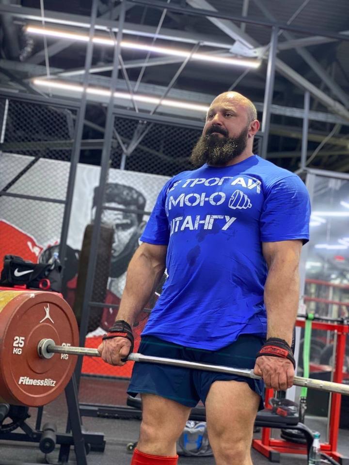 Спортивная футболка
