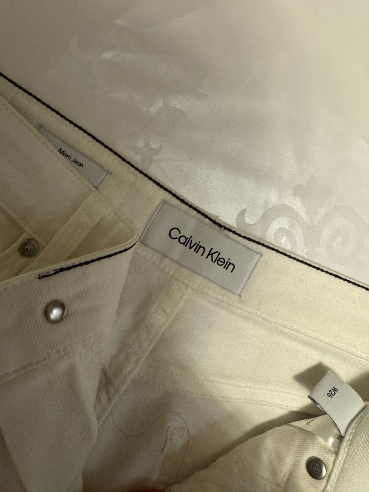 Белые джинсы Calvin Klein