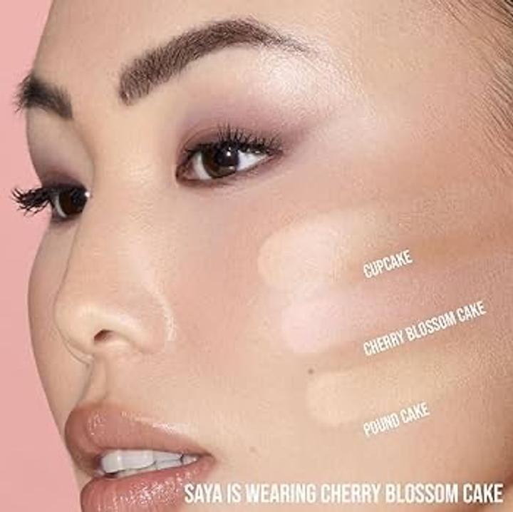 Huda Beauty Easy Bake Loose Baking & Setting Powder в оттенке Cherry Blossom Cak
