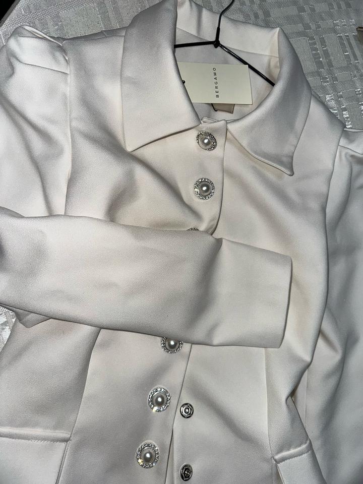 Продам белый пиджак Bergamo.