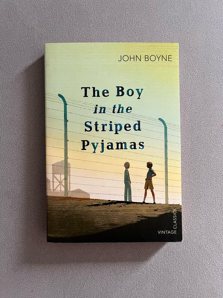 Книга на английском языке “The Boy in the striped pyjamas” John Boyne