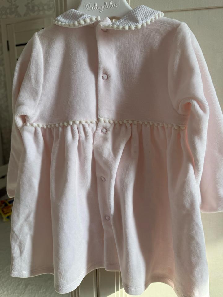 детское платье светло-розового цвета с вышивкой цветов и помпонами от бренда Coc