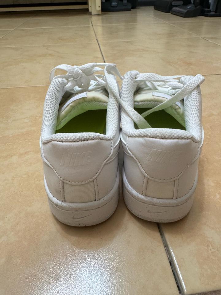 Продам кроссовки Nike