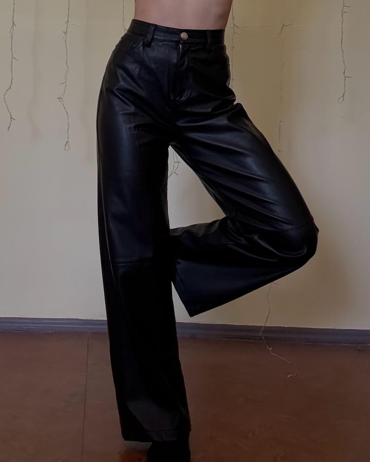 Черные кожаные штаны на высокой посадке
