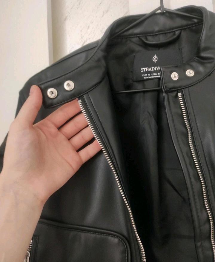 Куртка женская Stradivarius