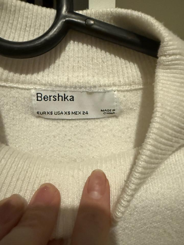 Bershka укороченый свитер