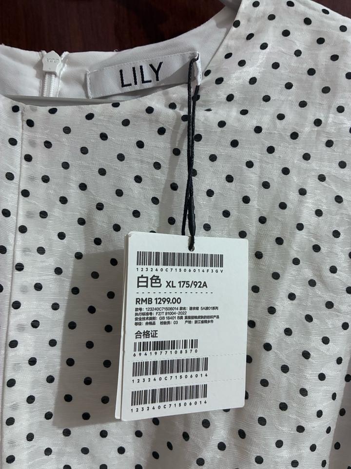 Платье с разрезами по бокам