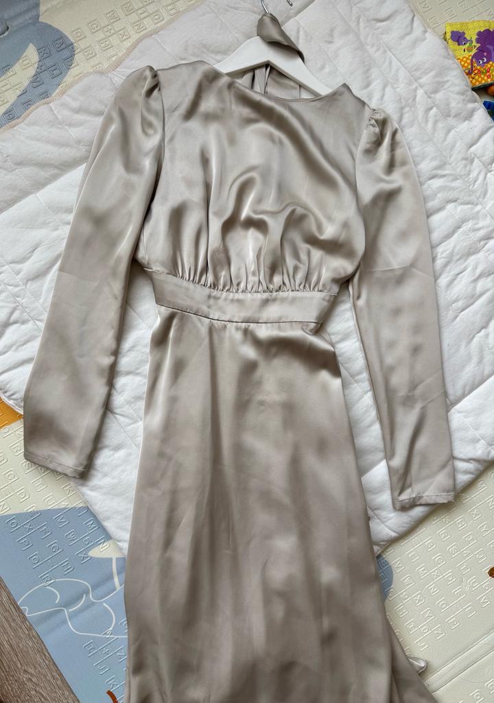 Платье Lichi шампанского цвета на запах