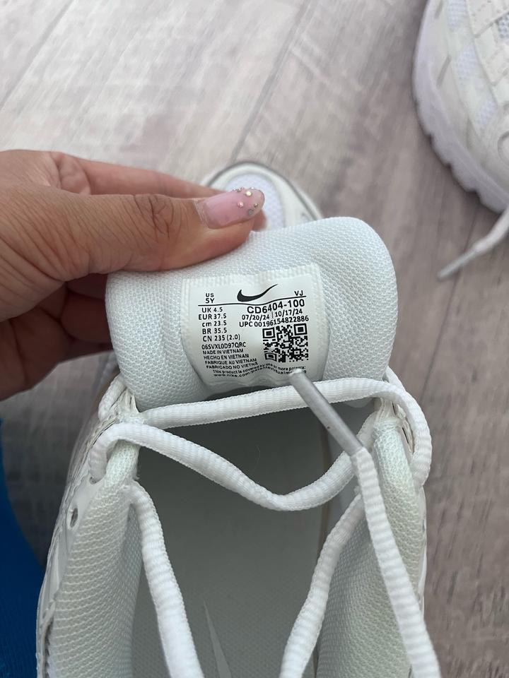 кроссовки Nike