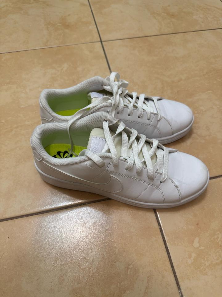Продам кроссовки Nike