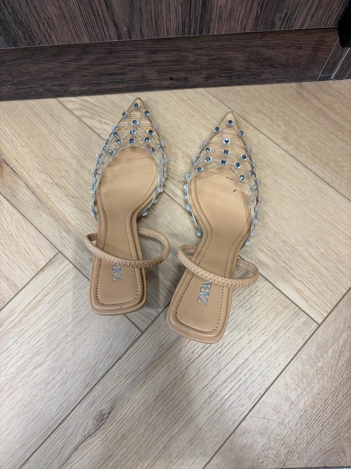 Сандалии на каблуке Zara