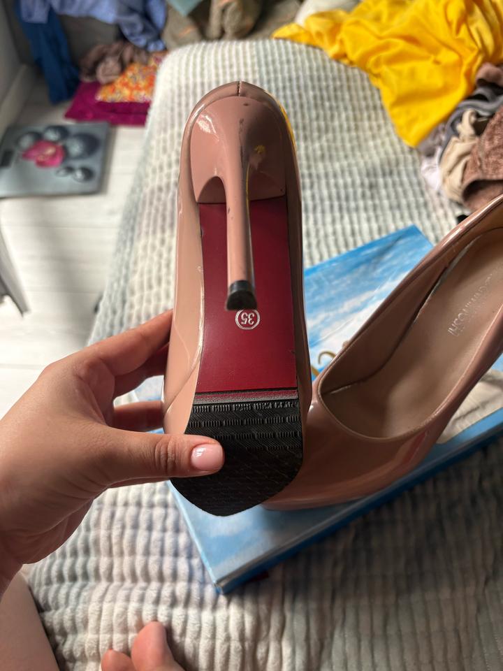 Продаю бежевые лалабутены (туфли/лодочки) 👠