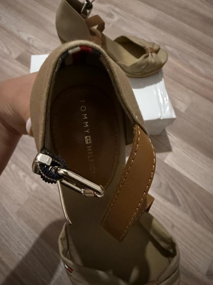 Босоножки от Tommy Hilfiger