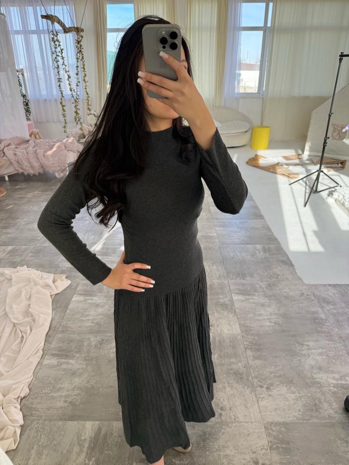 Двойка серая