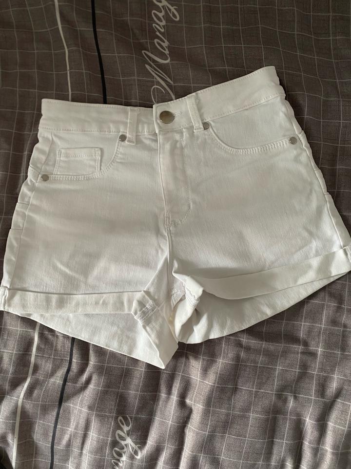 Белые шорты