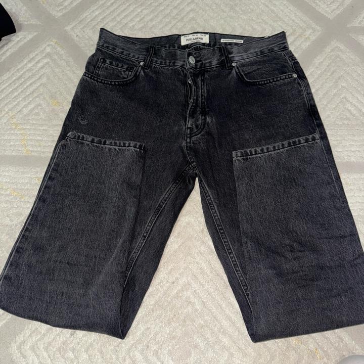 серые джинсы Pull&bear