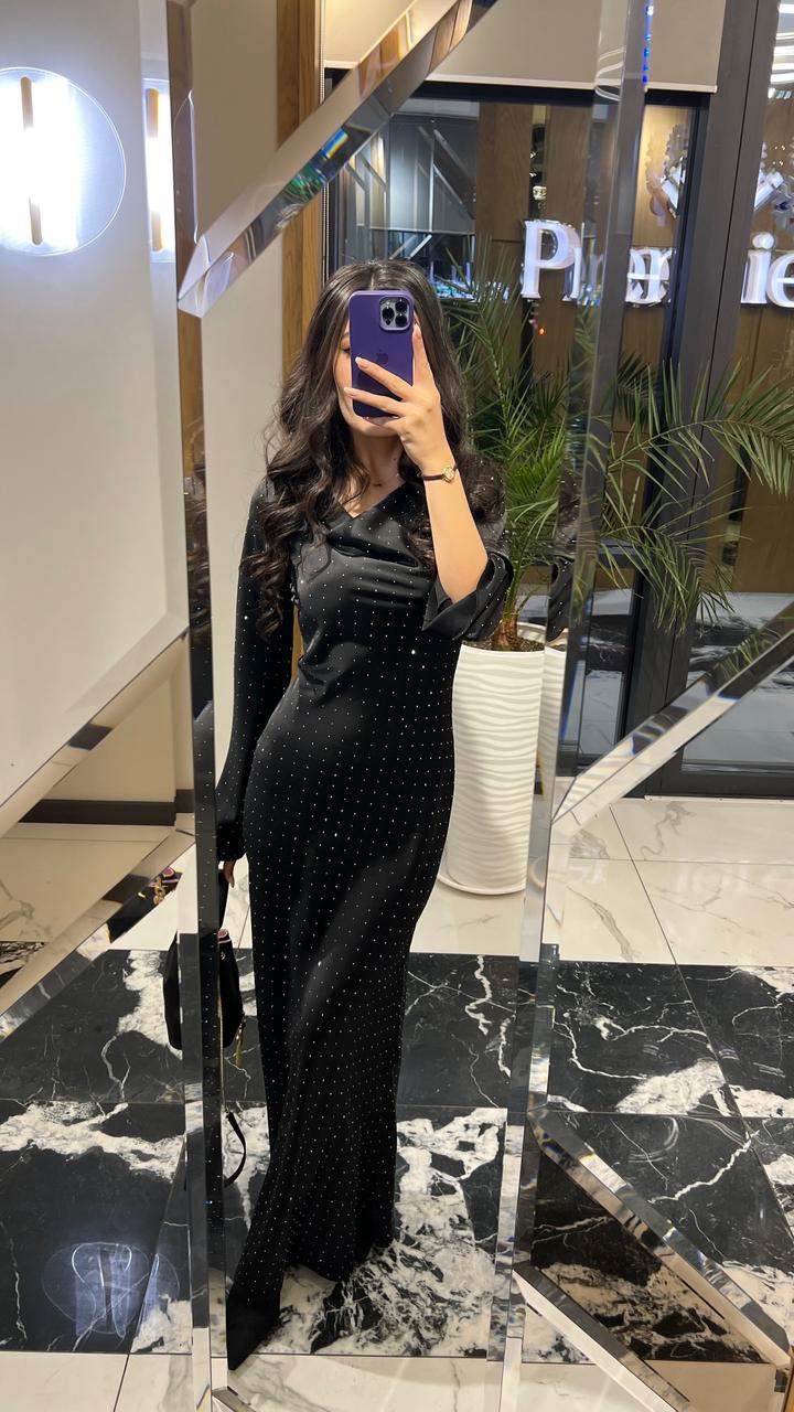 Чёрное длинное платье