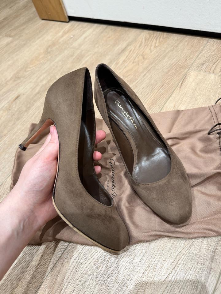 Замшевые коричневые туфли