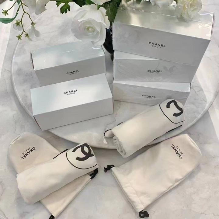 Полотенце, плед, палантин Chanel Beaute