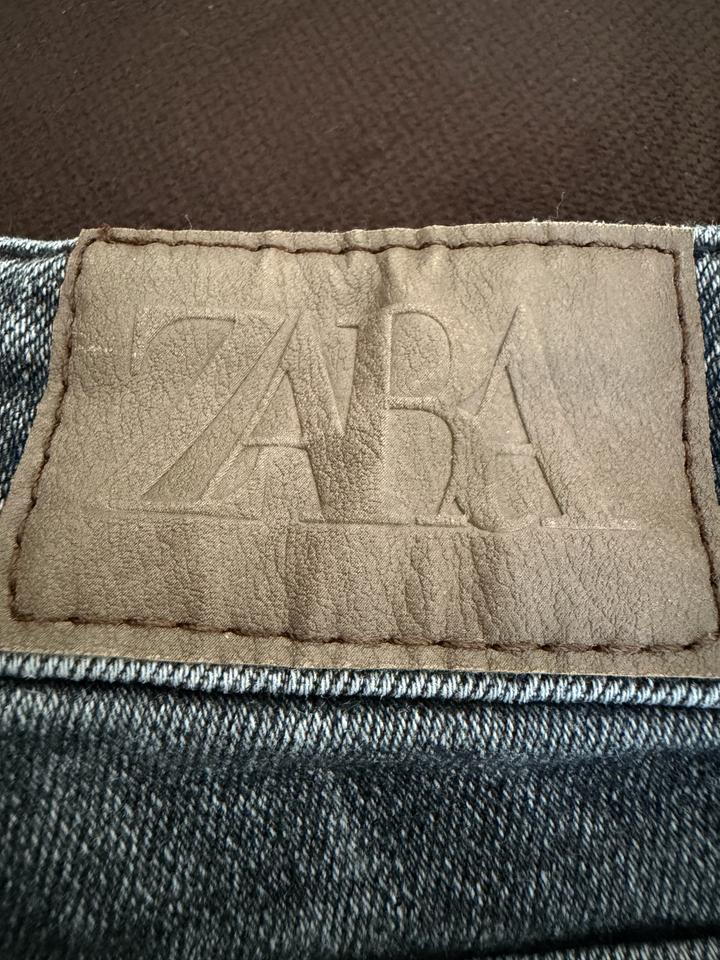 Джинсы Zara