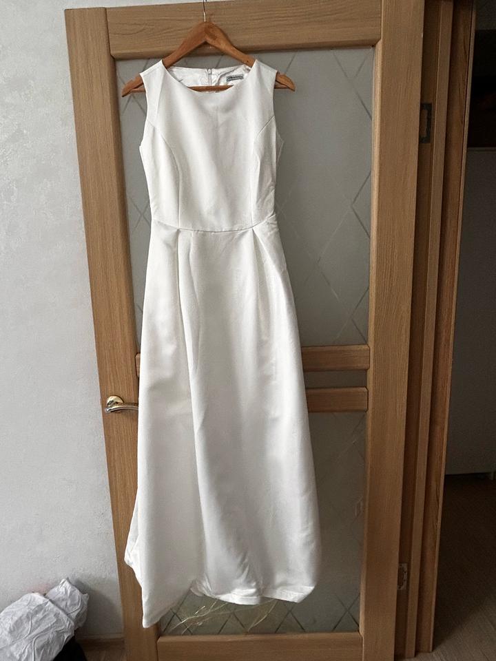 Белое длинное платье