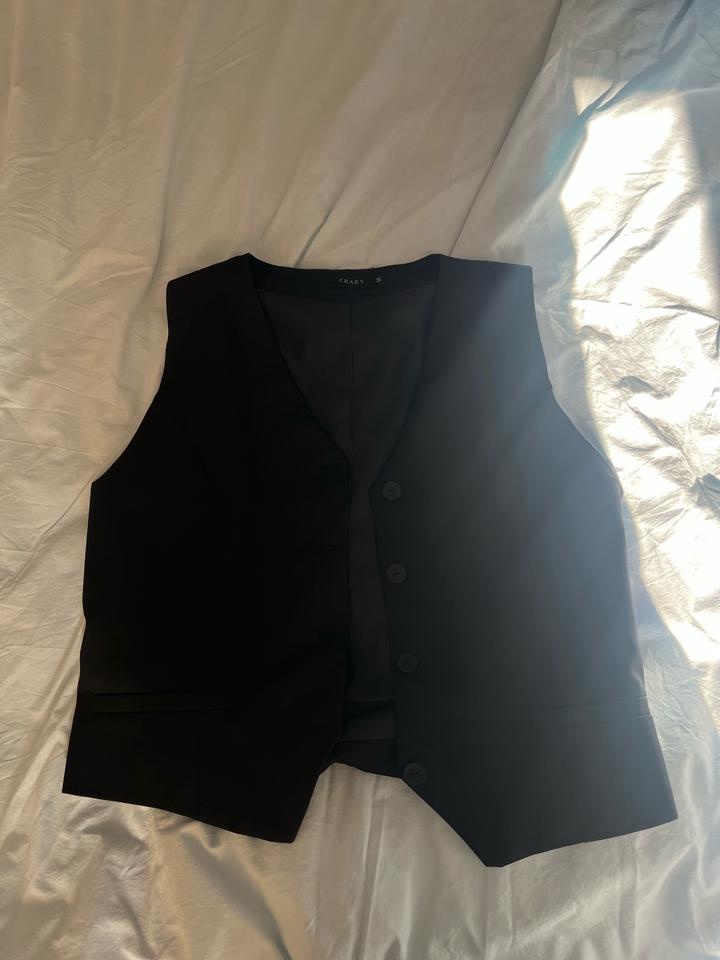 жилетка черная школьная