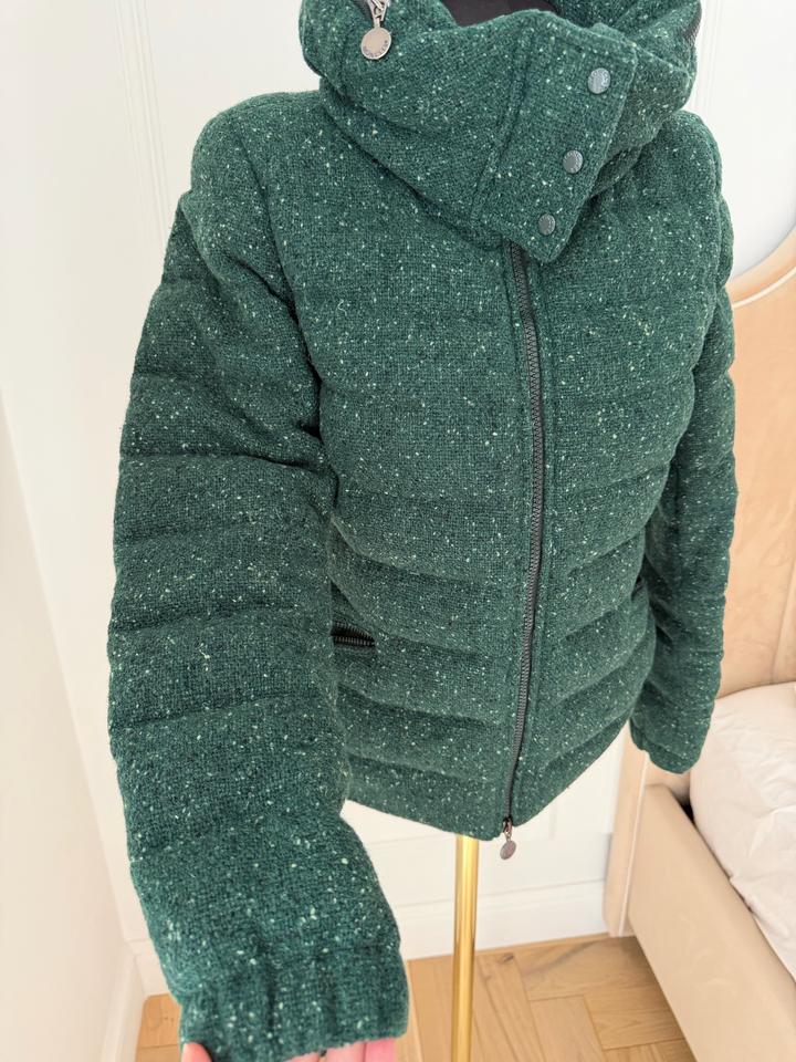 Пуховик жен. Moncler, размер xs