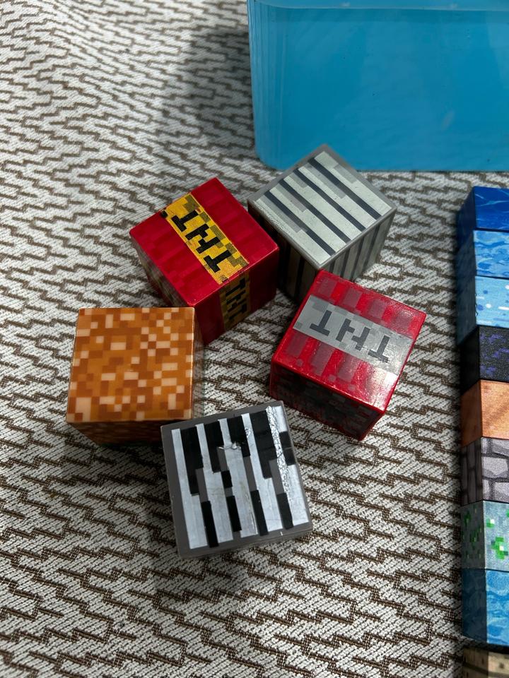 50 магнитных блоков, 5 кубиков майнкрафт и коробка