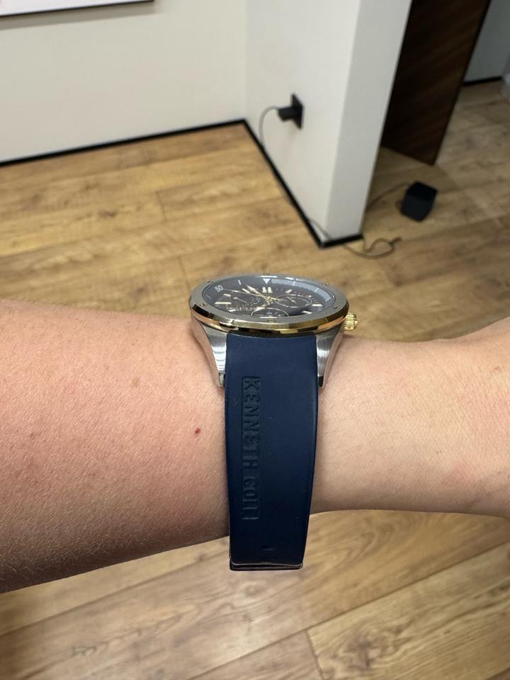 Часы Kenneth Cole