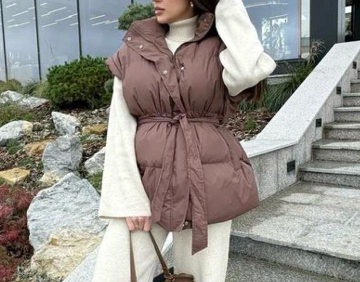 Безрукавка коричневая