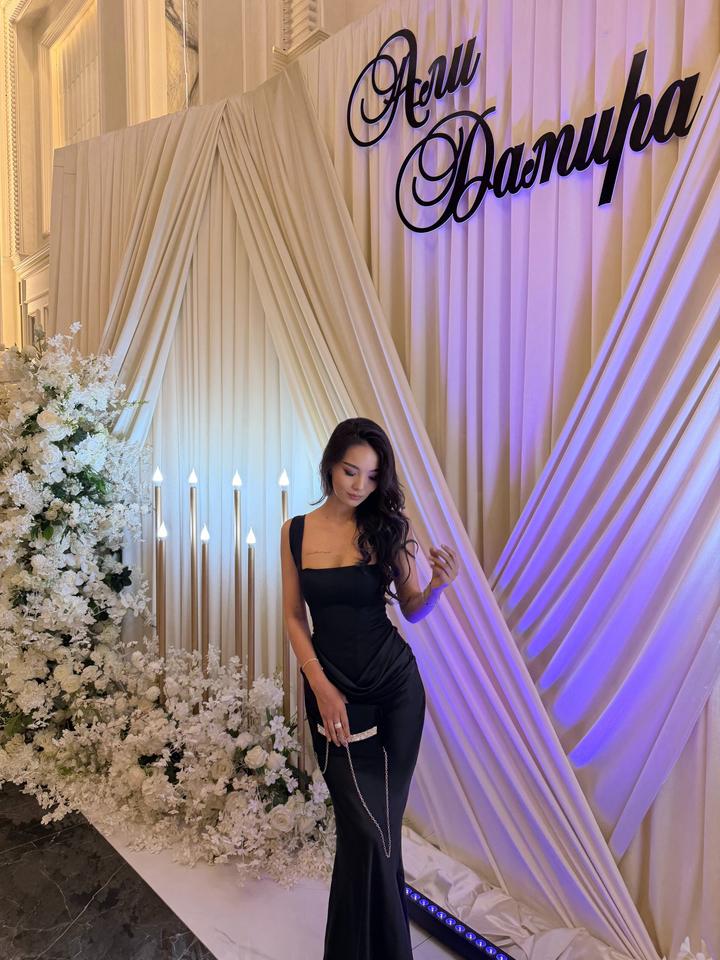 Черное атласное платье с корсетом🖤