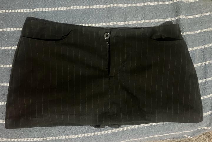 Стильная мини-юбка в полоску. Плотная ткань, низкая посадка