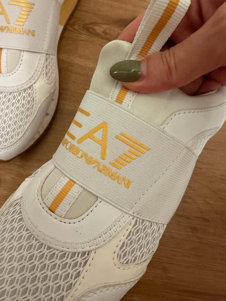Белые кроссовки Armani