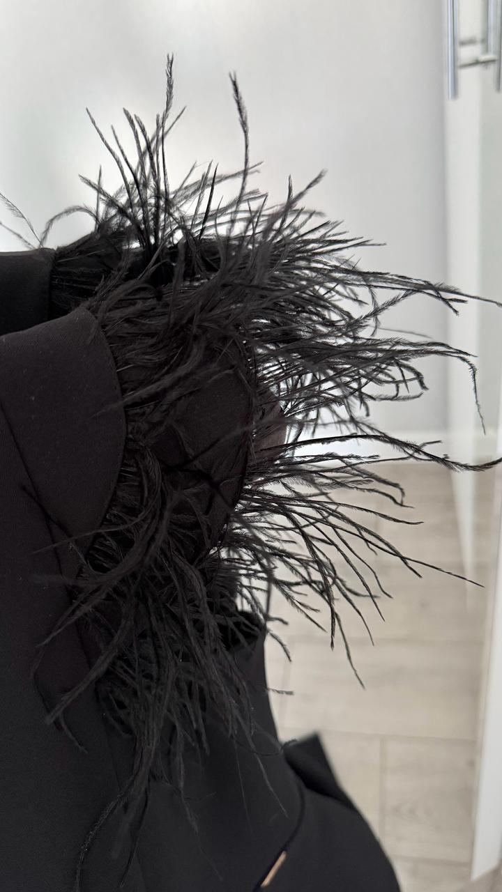 Черный комбинезон женский с перьями