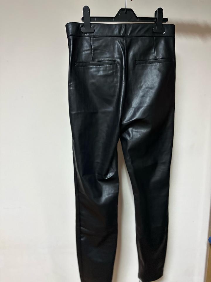 Брюки Zara из эко-кожи 🖤