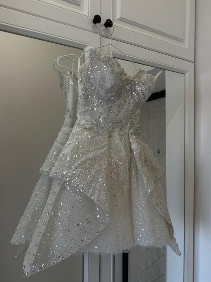 Нарядное блестящее платье