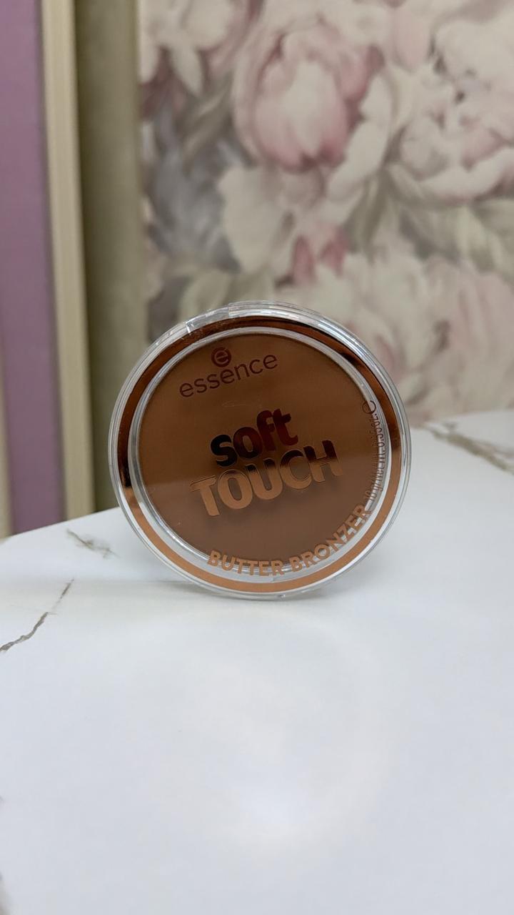 Soft touch bronzer essence