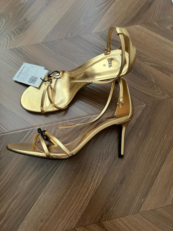 Босоножки Zara