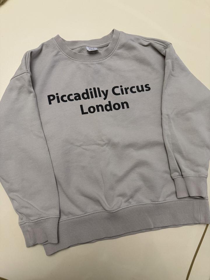 Свитер-толстовка от бренда Зара