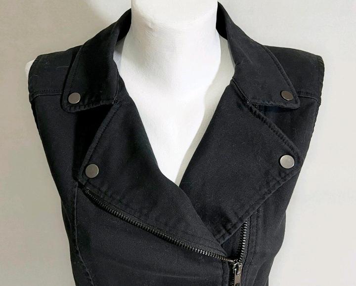 Новое платье жилет H&M р 44 или маленький 46 с поясом джинсовая жилетка