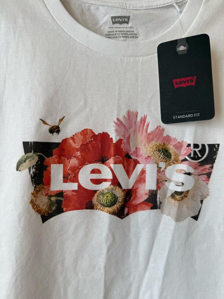 Футболка от Levi’s