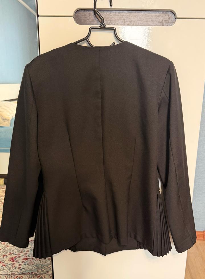 Чёрный пиджак