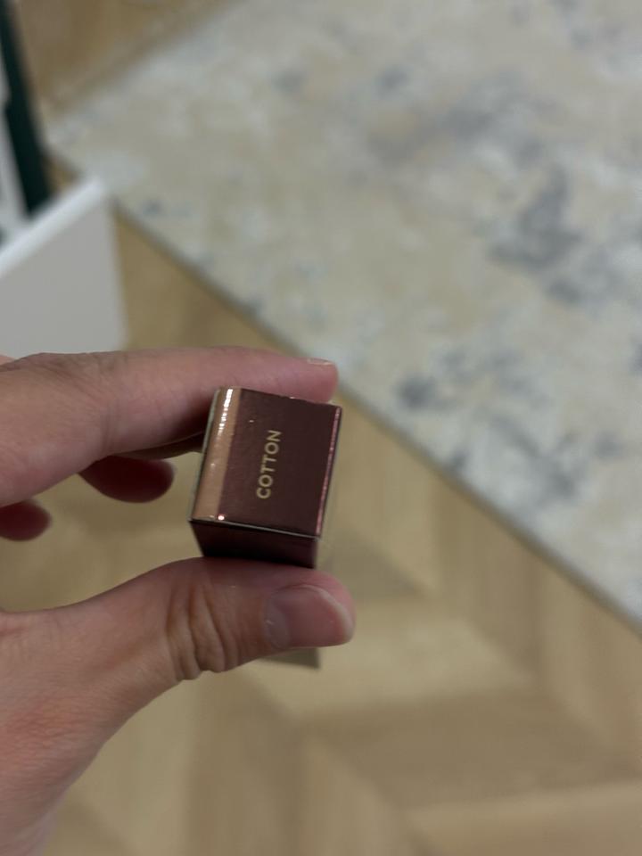 Hourglass консилер