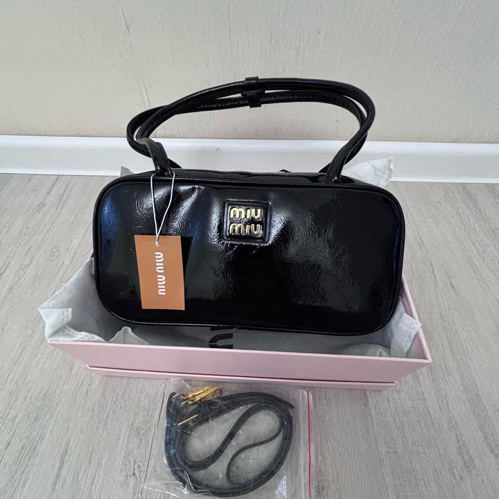 ✨ Miu Miu Barrel Bag ✨Стильная сумка-бочонок Miu Miu из лаковой кожи