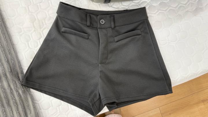 Абсолютно новые серые шорты из Пиндодо